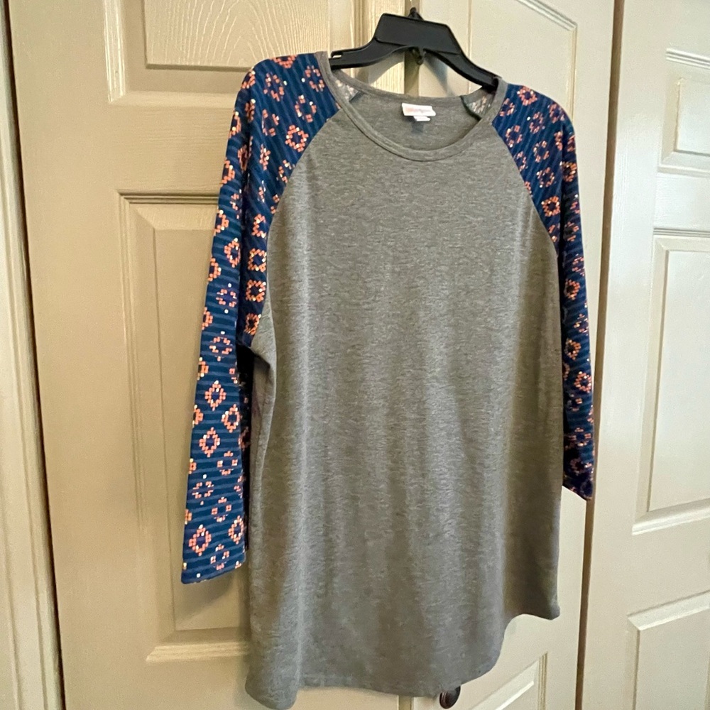 LuLaRoe Randy Tee Grey Body with Blue and Pink Printed Sleeve - Picture 8 of 8